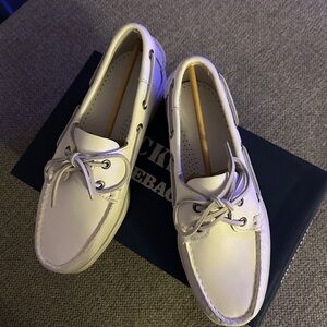 Sebago White Leather Boat Shoes with Classic Stitching
